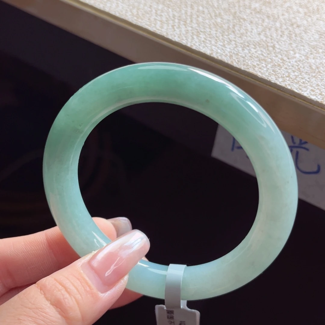 翡翠手镯未镶嵌手镯