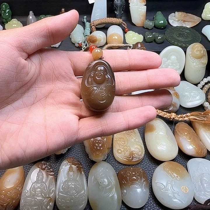 颈饰未镶嵌和田玉