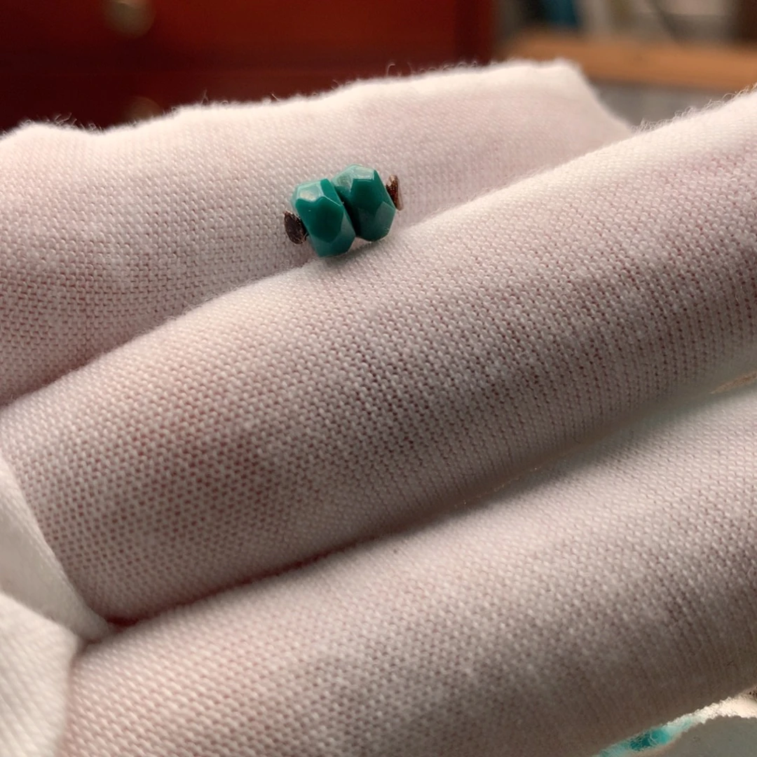 顾***始绿松石未镶嵌配饰