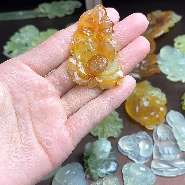 蛇纹石玉颈饰未镶嵌霁*?