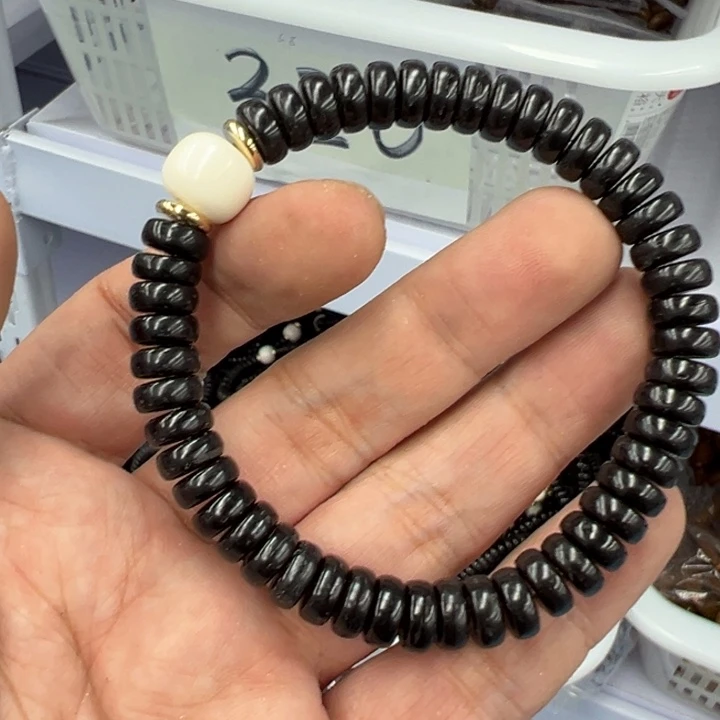 白玉菩提吊坠黑色335