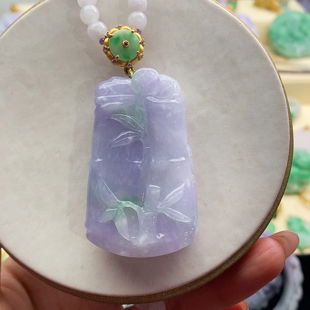 翡翠未镶嵌吊坠(赠链)