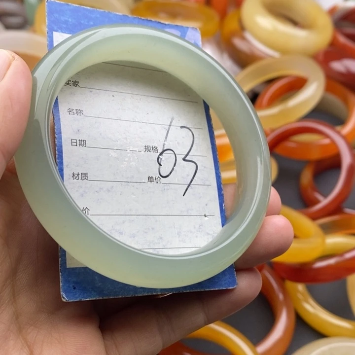 未镶嵌手镯石英质玉