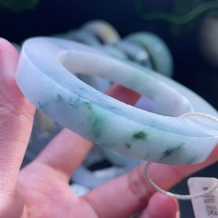 定制翡翠未镶嵌翡翠手镯