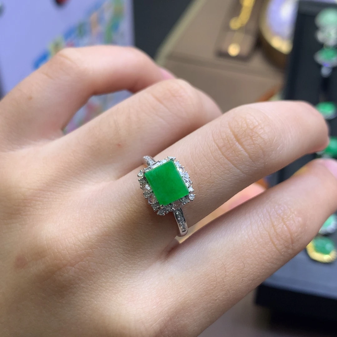 翡翠18K金镶嵌颈饰翡翠