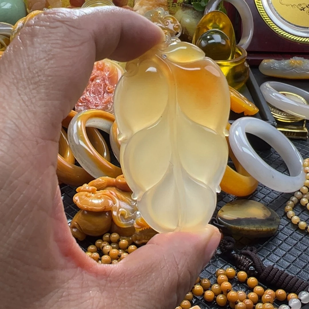 余***念石英质玉未镶嵌颈饰