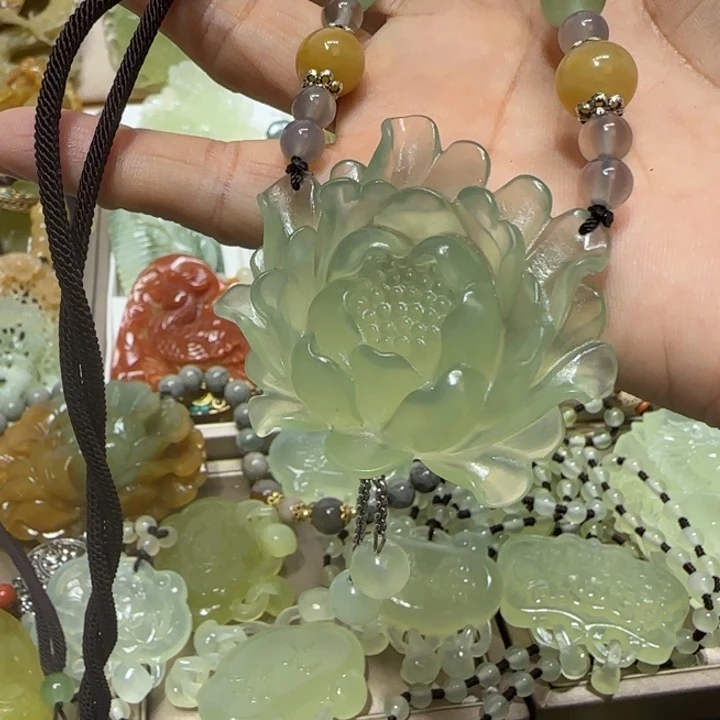 蛇纹石玉吊坠未镶嵌