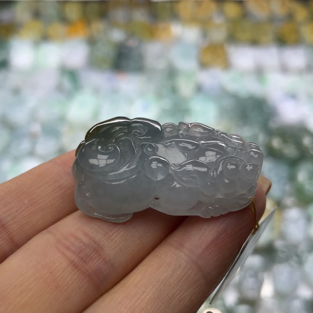 翡翠未镶嵌颈饰貔貅