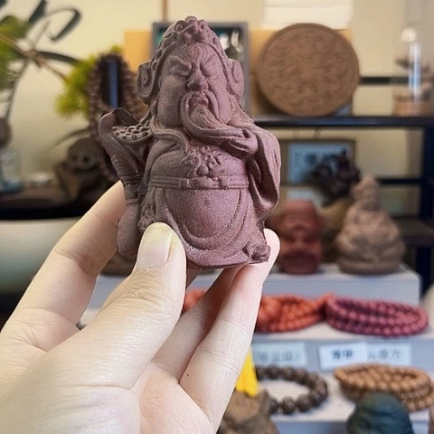 泥塑美*红龙涎，木质香，味道稍淡