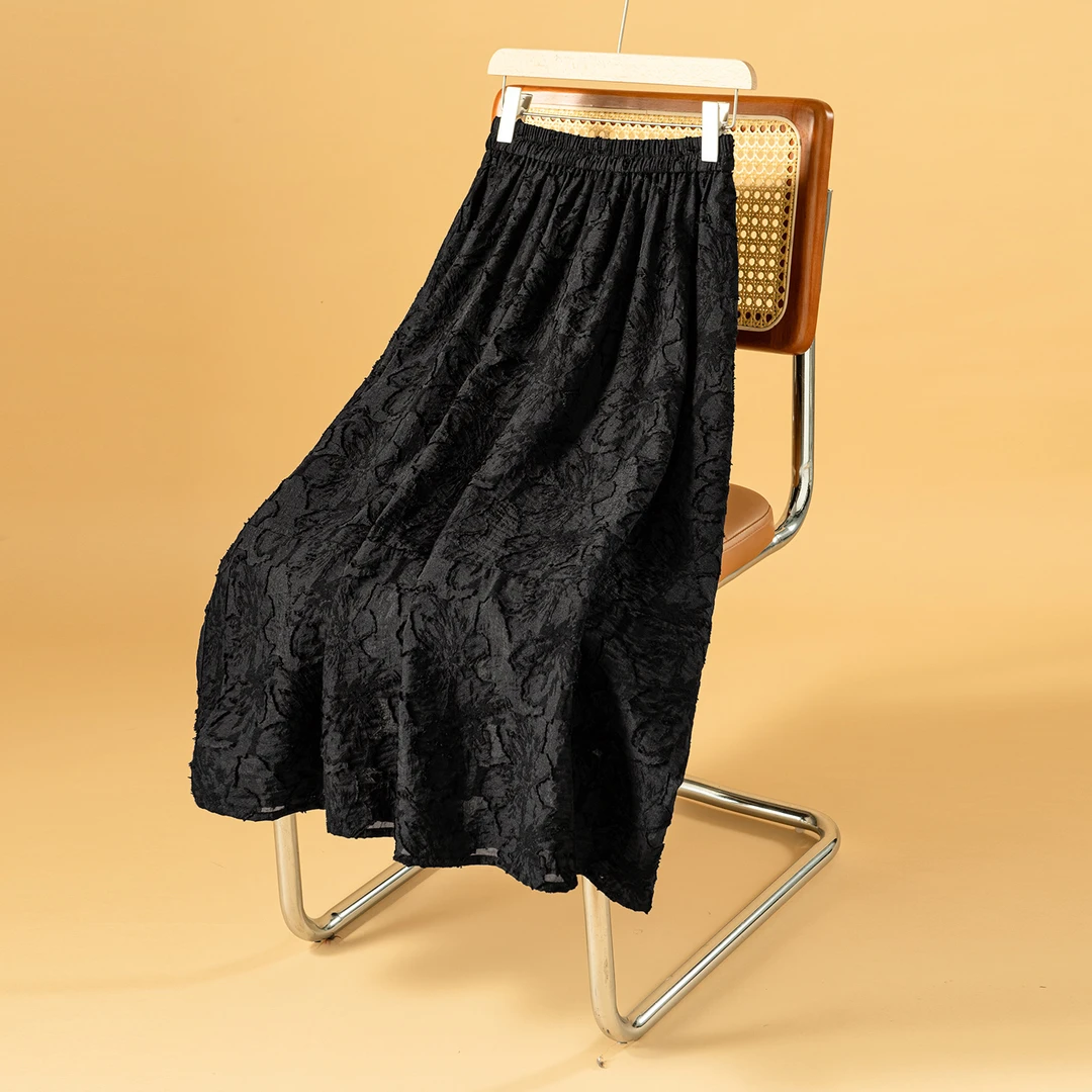 拉夏贝尔黑色提花国风半身裙女2025秋新款宽松显瘦垂感a字大摆裙