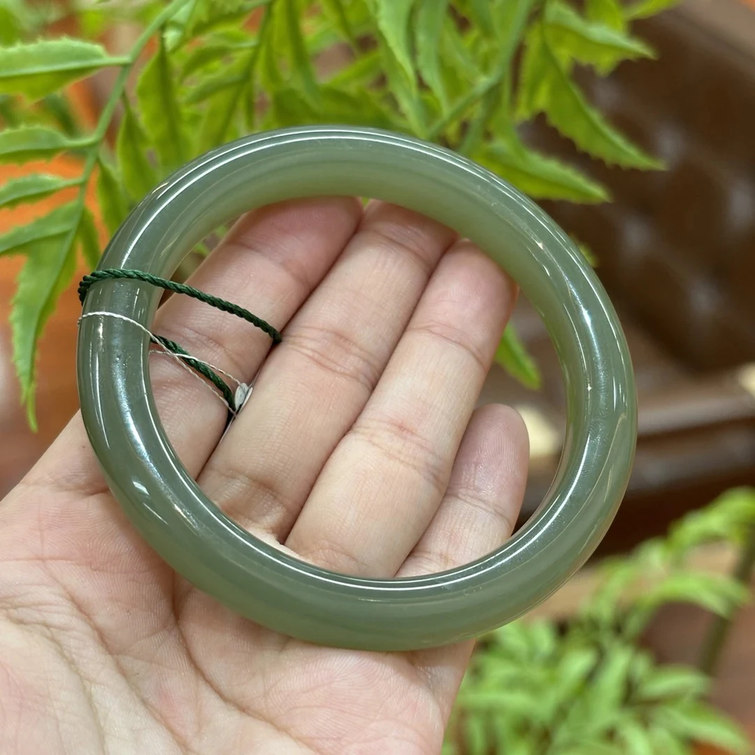092731mh和田玉青海料湖水绿手镯圈口约56.8克重约45.6g