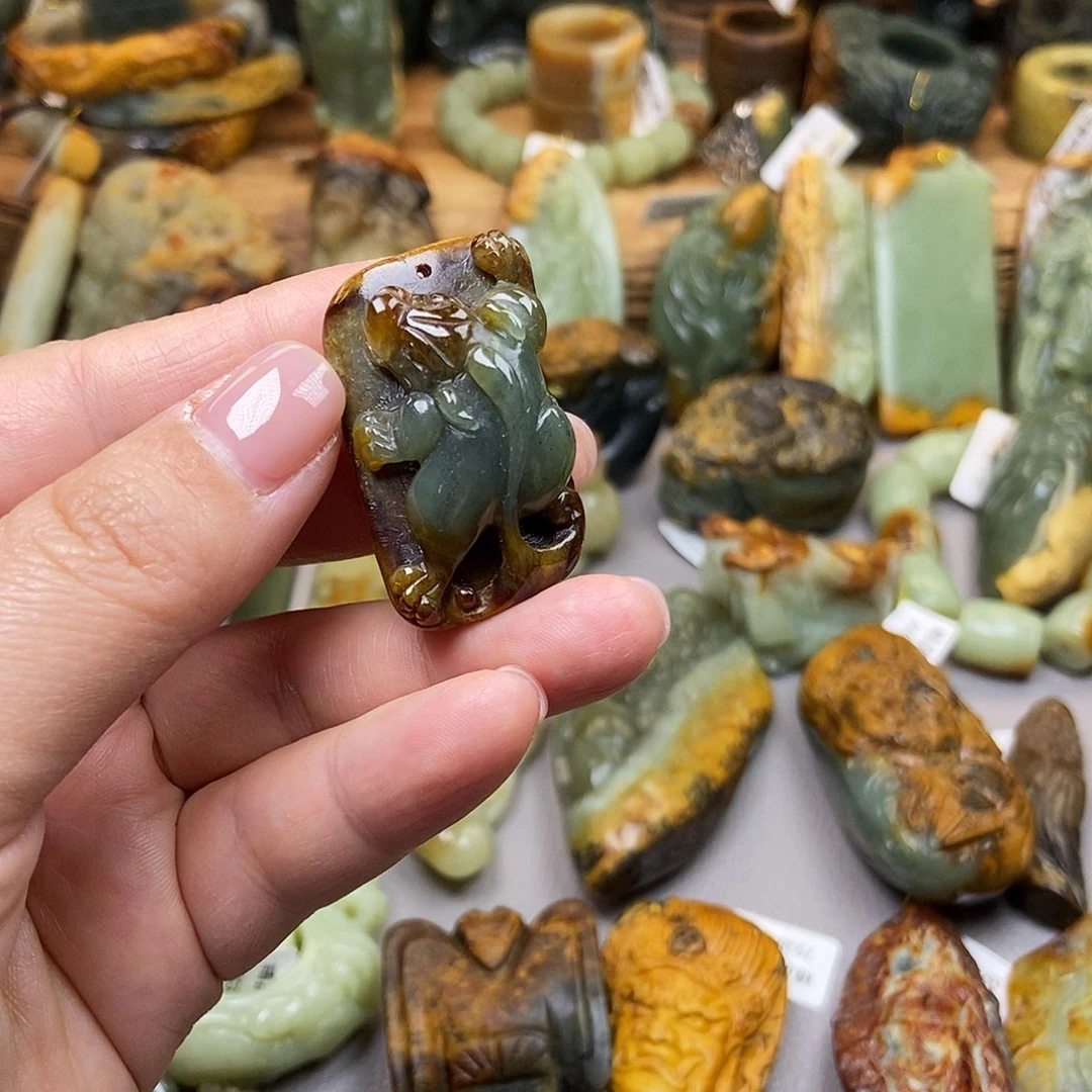 岫岩河磨玉（透闪石质玉）未镶嵌珠宝奇石小*哥