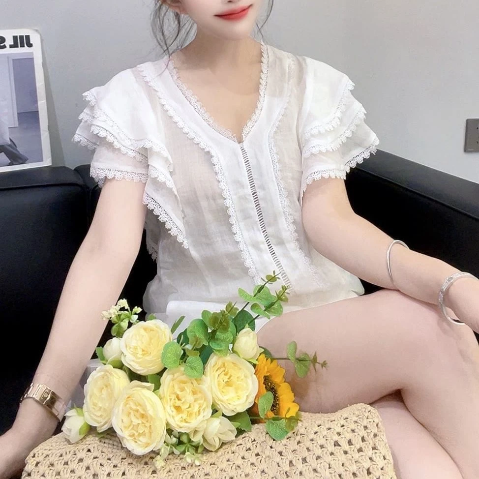 758欧洲站2025夏季新款纯色拼接蕾丝衫时尚洋气百搭v领套头上衣潮
