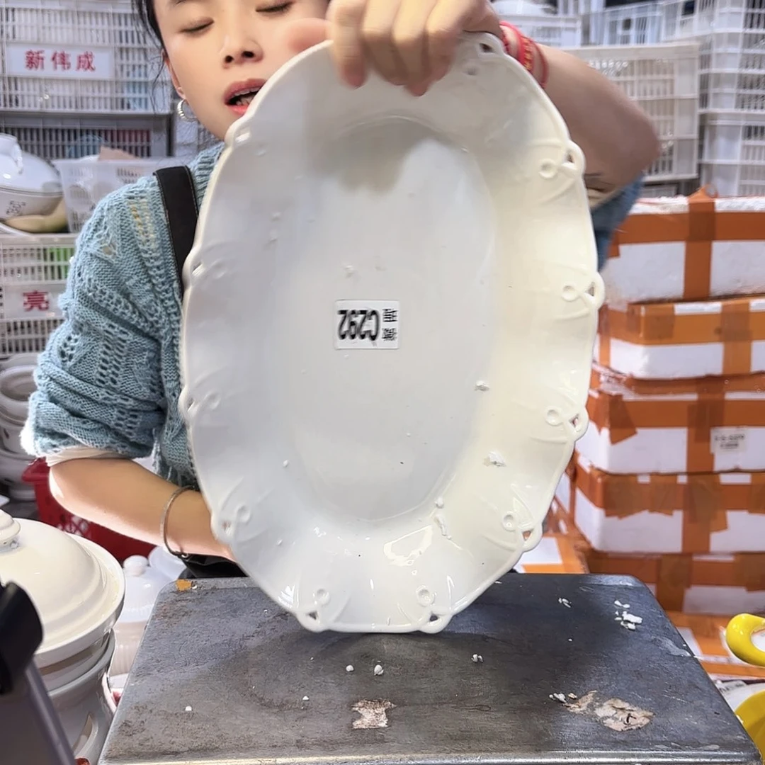 盘微瑕产品………镂空鱼盘一个