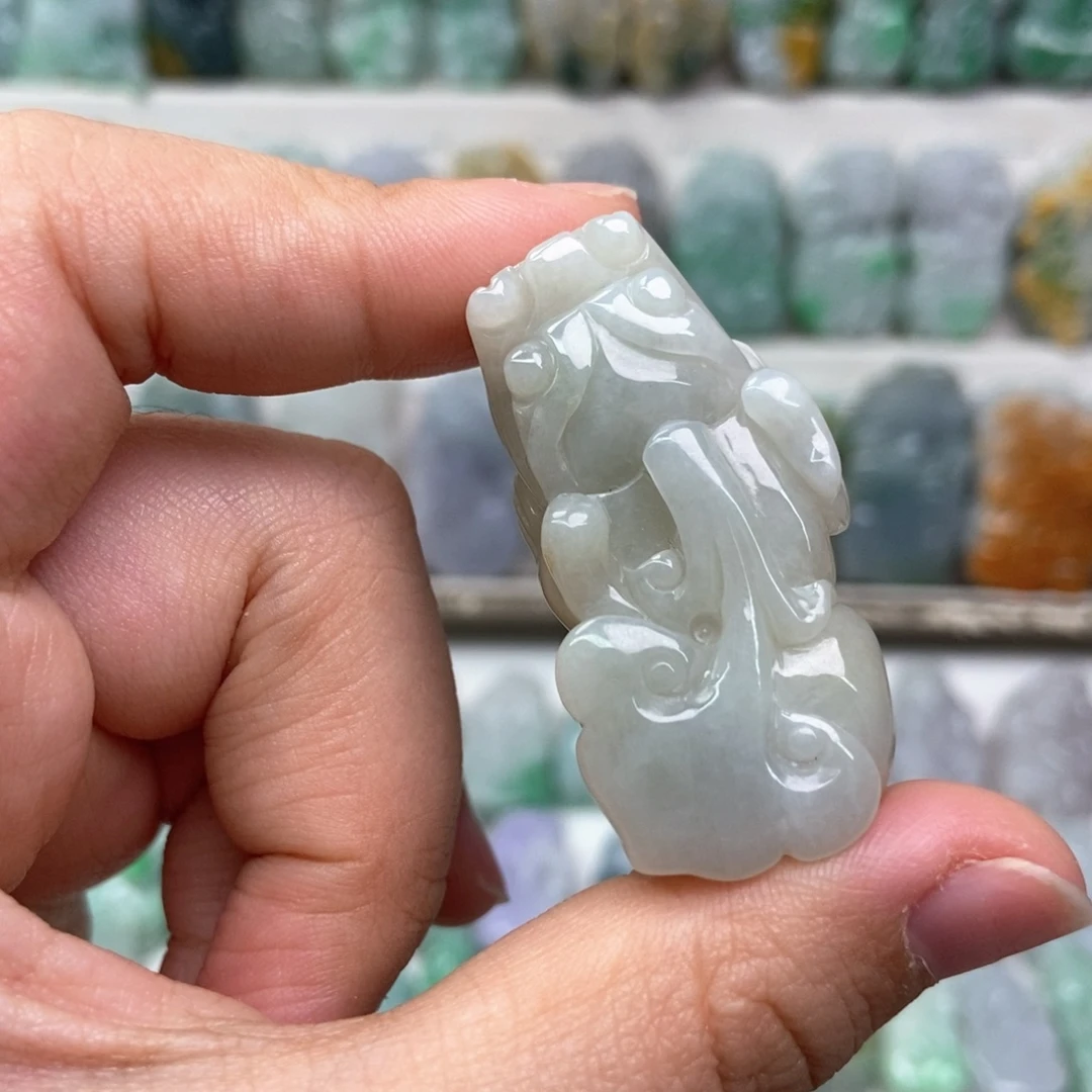 翡翠未镶嵌吊坠(赠链)