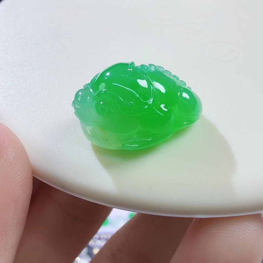 翡翠未镶嵌颈饰金蟾