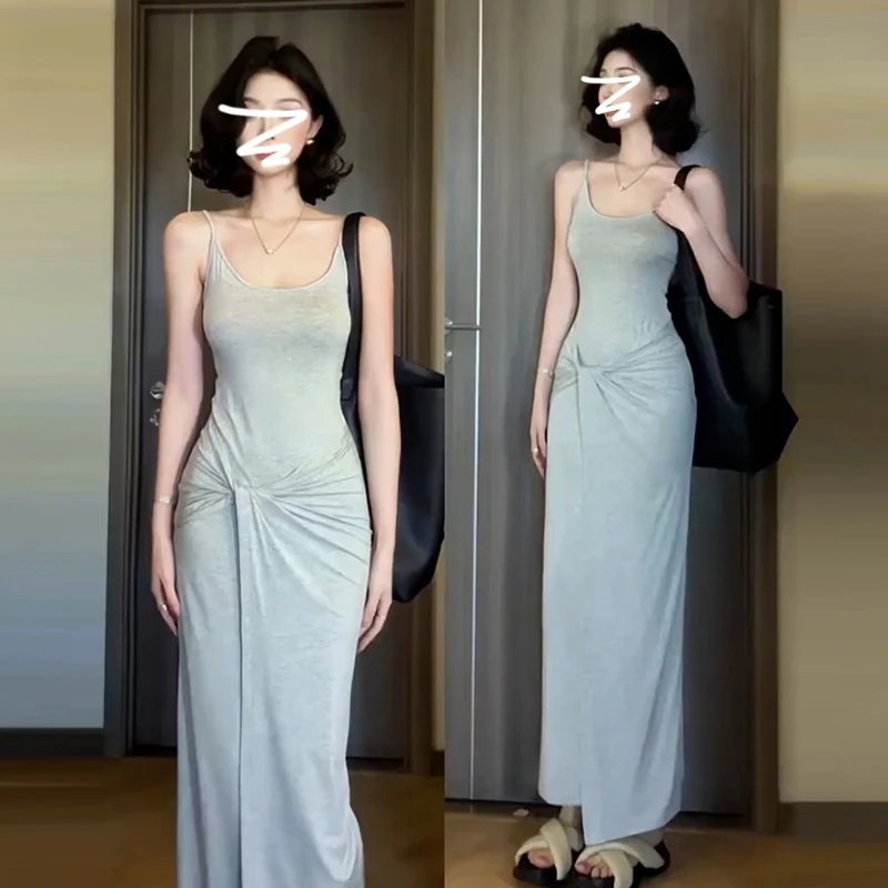 初夏2025新款法式设计感扭结吊带针织连衣裙子女修身显瘦弹力长裙