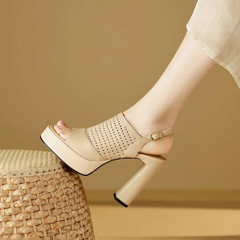 10.6cm羊皮镂空厚底粗跟罗马凉鞋新款小个子露趾真皮时装高跟鞋