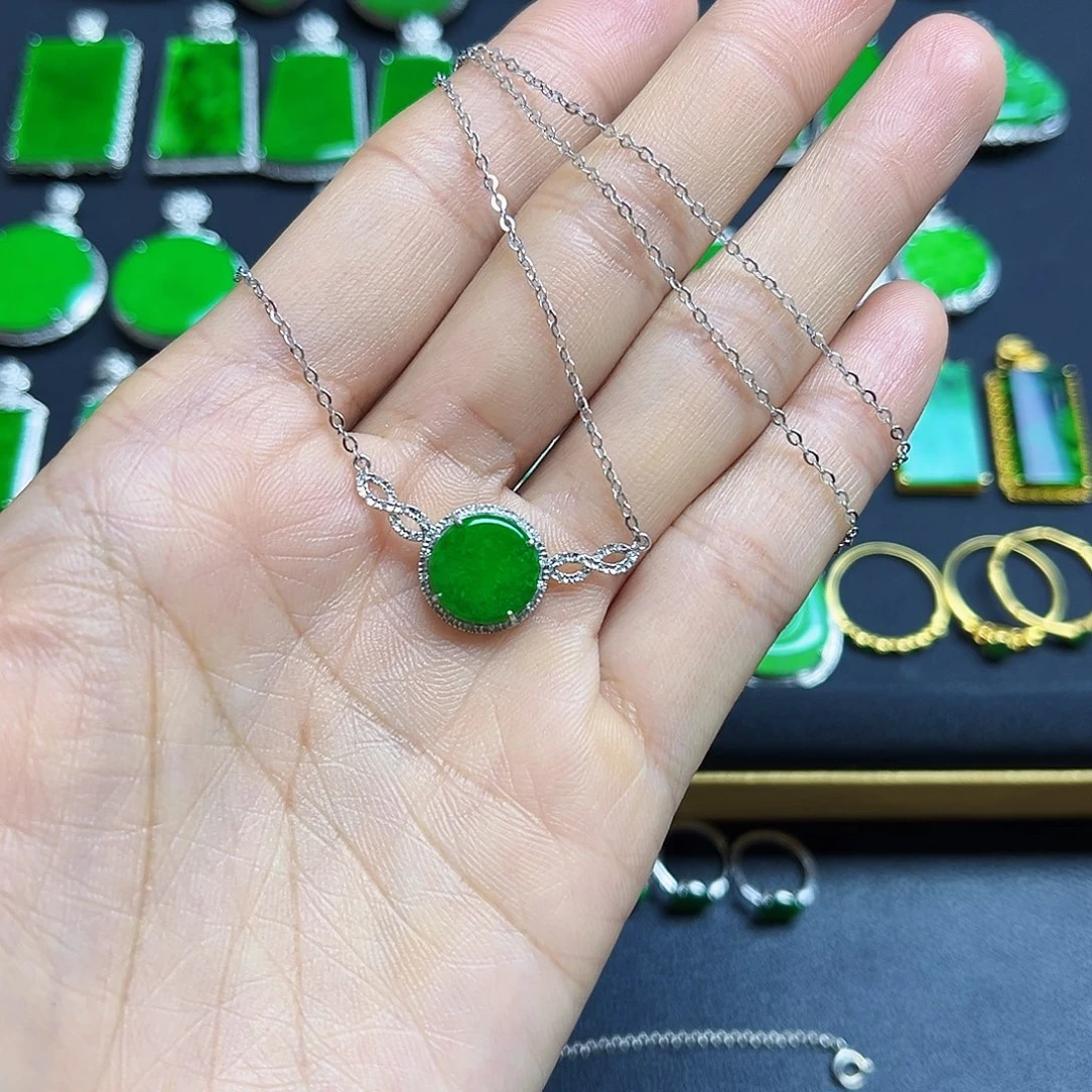 翡翠18K金镶嵌颈饰