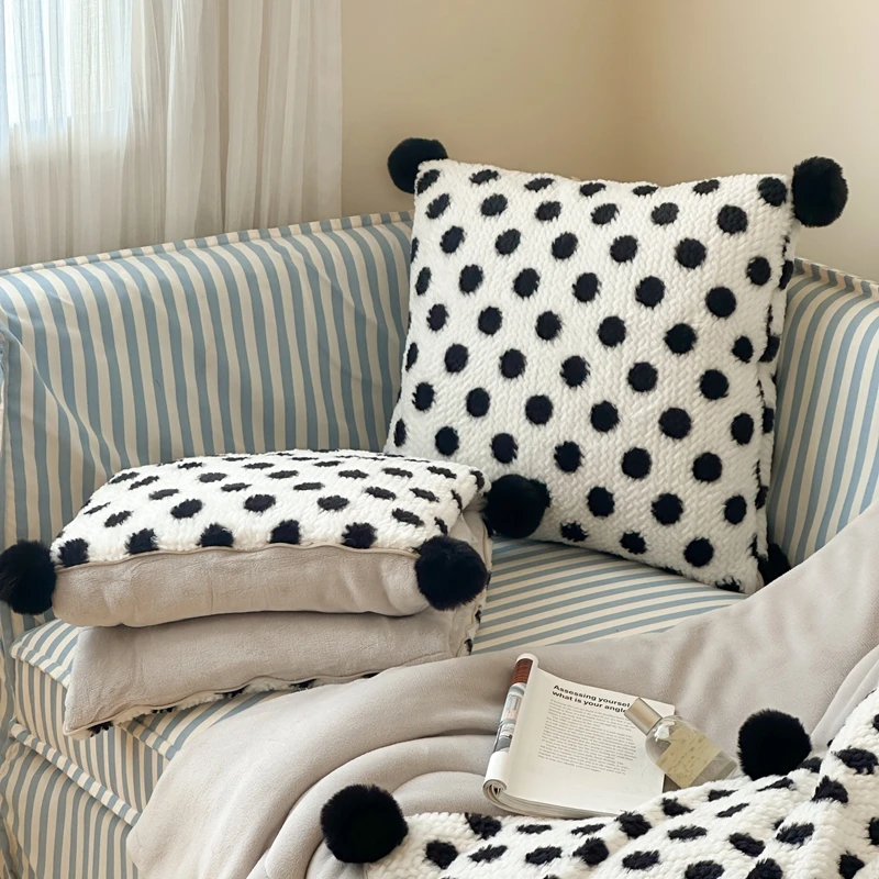 加绒加厚多功能抱枕被子两用办公室午睡空调毯子午睡二合一枕头被