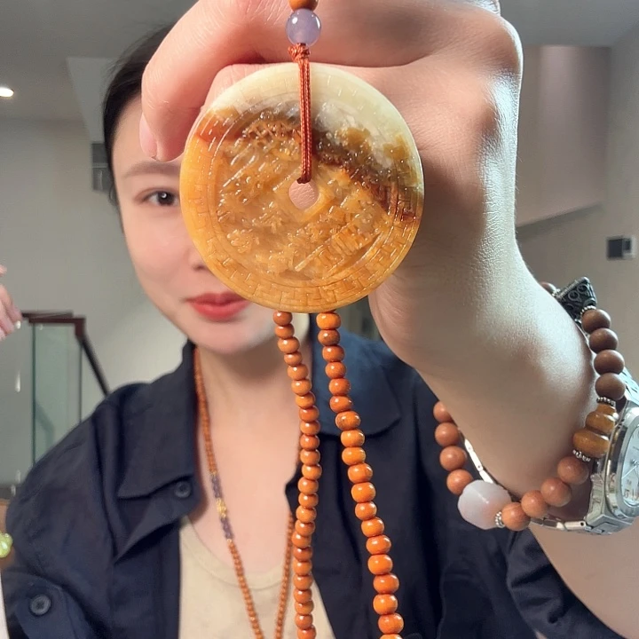 伊***伊未镶嵌蛇纹石玉颈饰