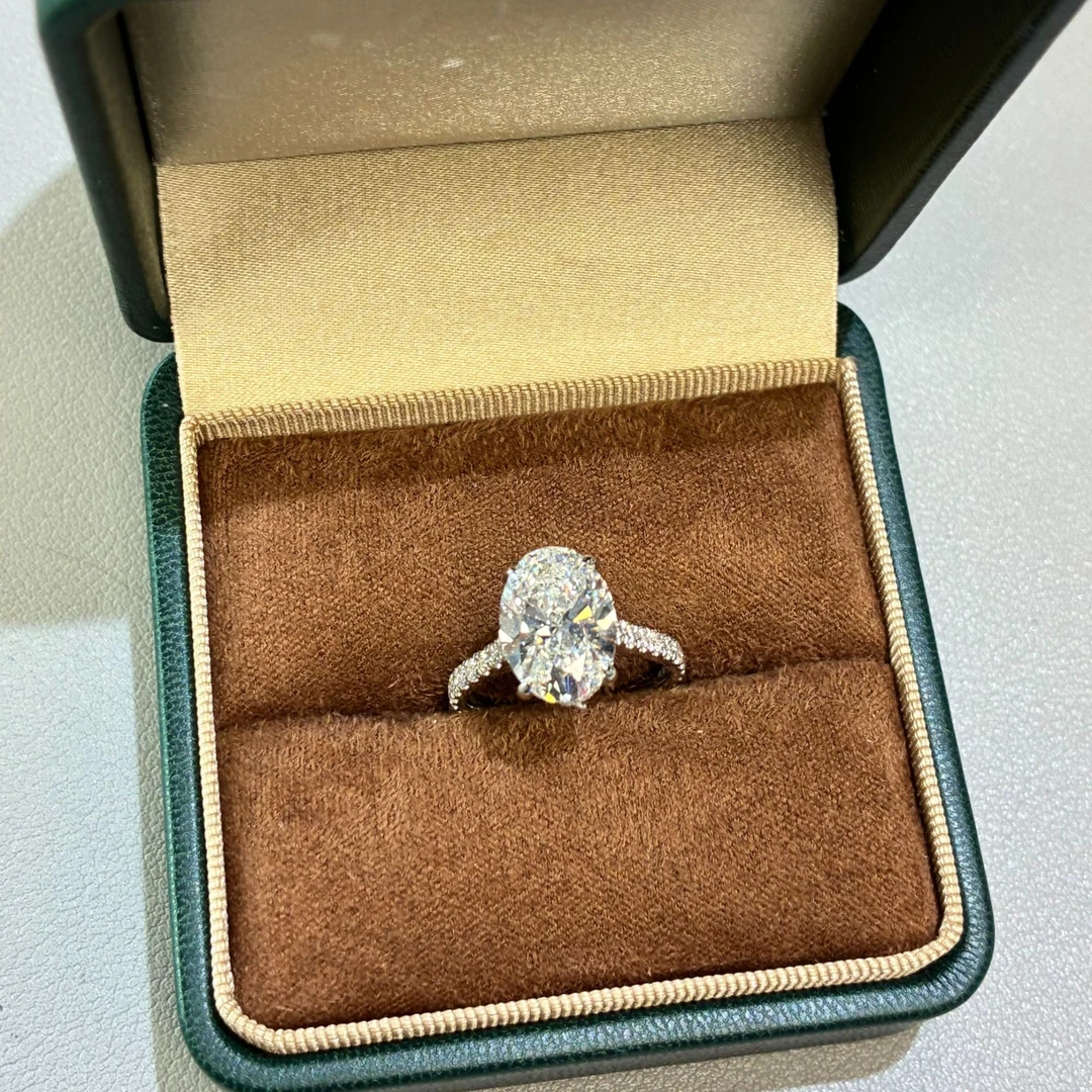 实验室培育钻石大克拉椭圆一字臂戒指