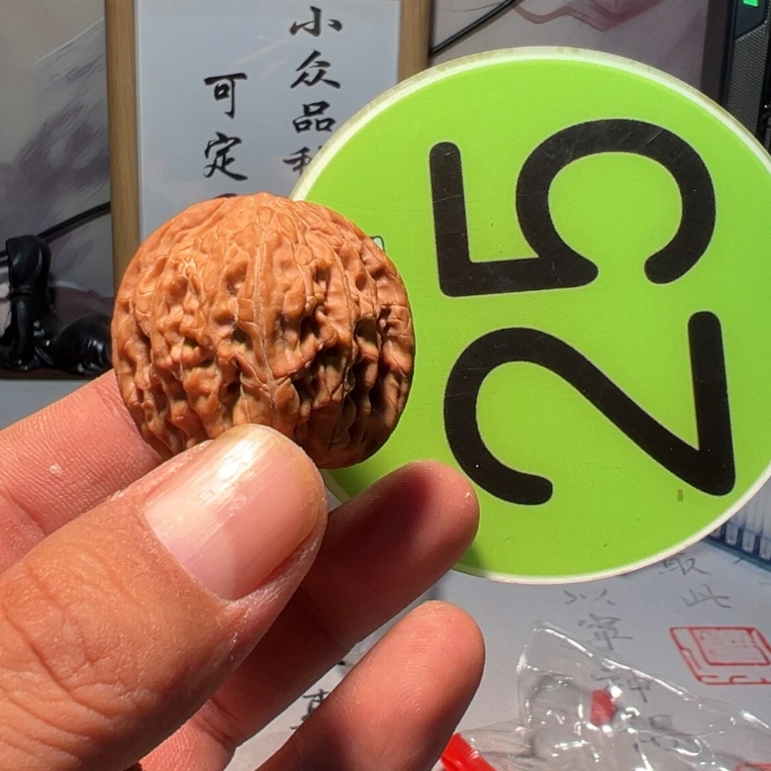 鹏***.文玩核桃，绿色25号