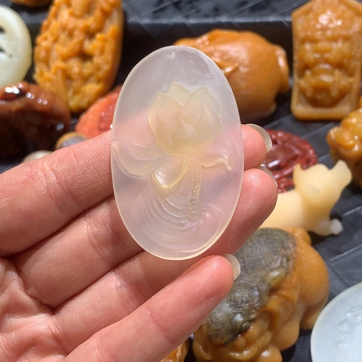 石英质玉（黄龙玉）未镶嵌颈饰
