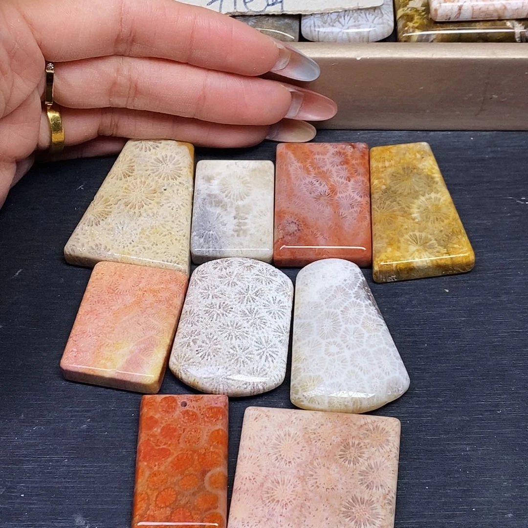 是***姐硅化玉合金颈饰吊坠