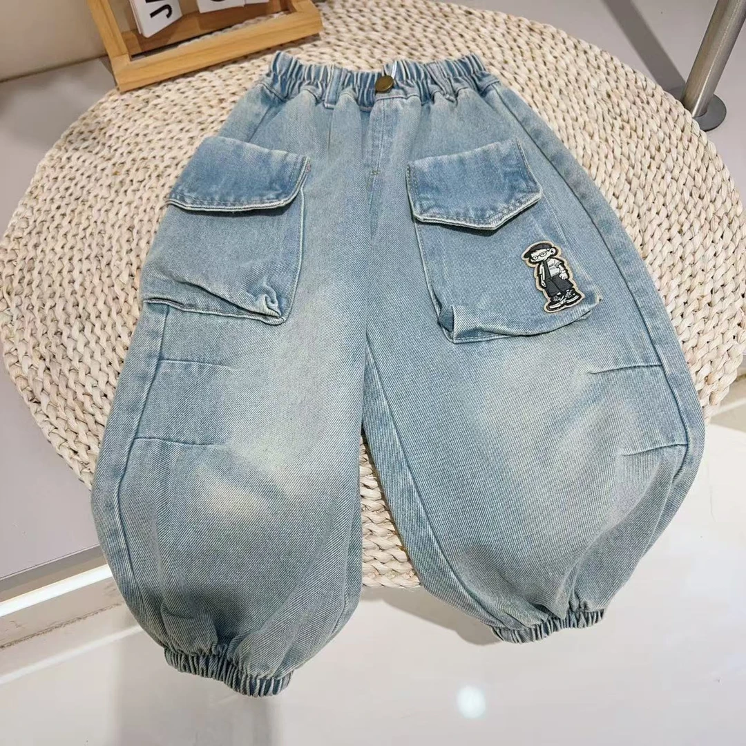 儿童卡通工装口袋工艺牛仔裤(实物以直播间讲解为准)