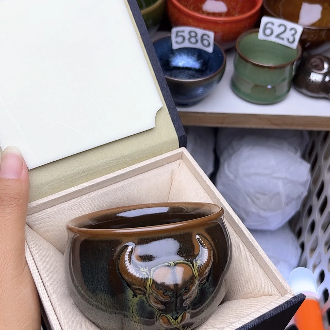 茶盏陶瓷他超级显腿长