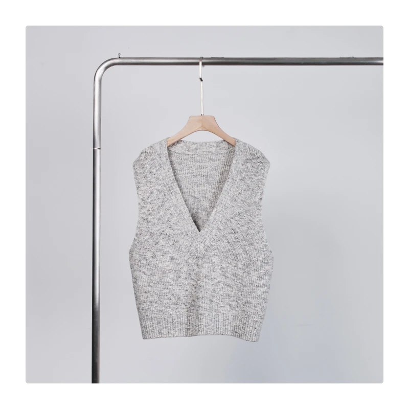 松弛感立体V领宽松廓形马甲背心