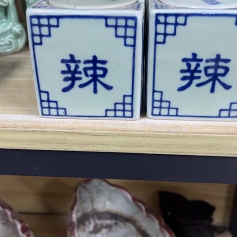 一***。瓷片瑕疵的。。。。。。。。。。。。。。？