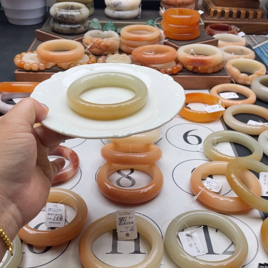 明***光石英岩玉未镶嵌手镯