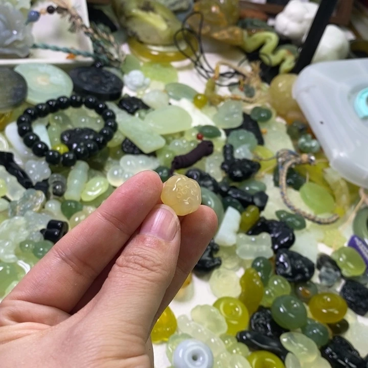 蛇纹石玉合金颈饰