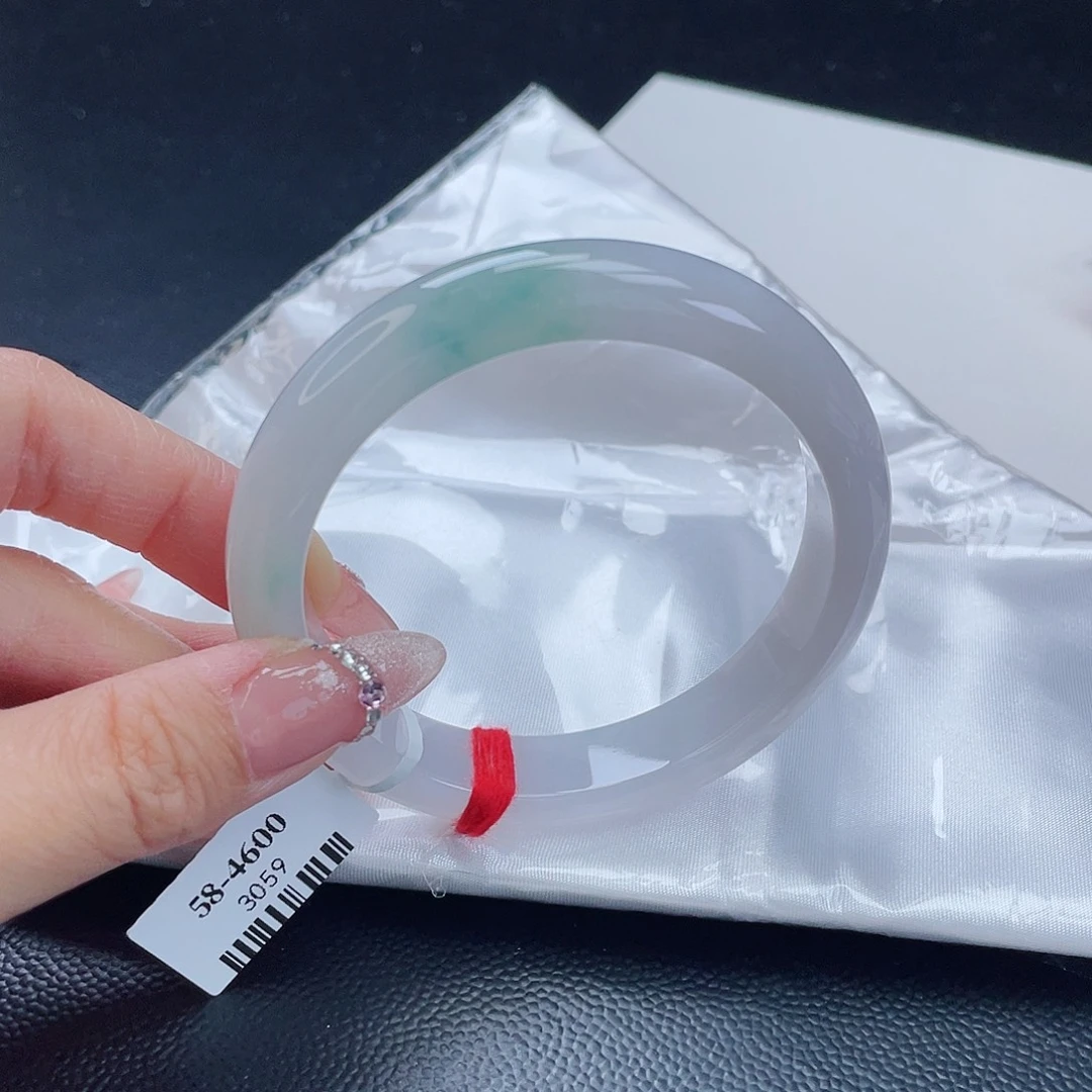 翡翠手镯未镶嵌翡翠