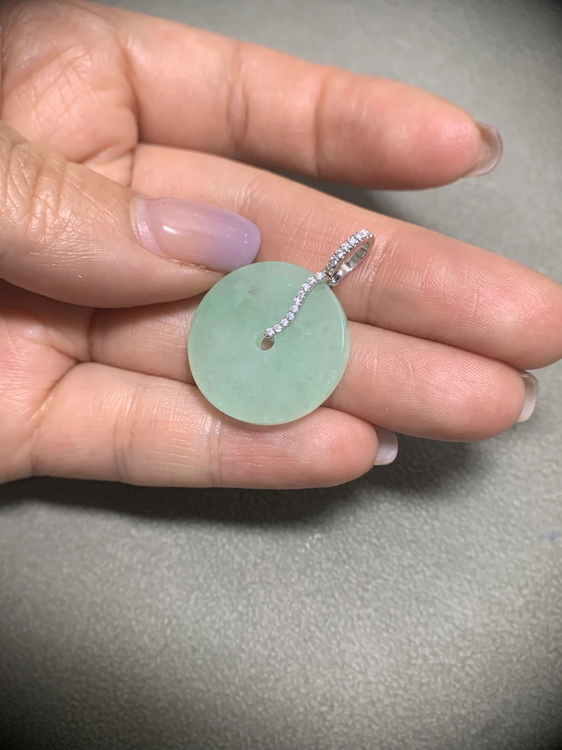 18k白简约大气怀古钻石吊坠