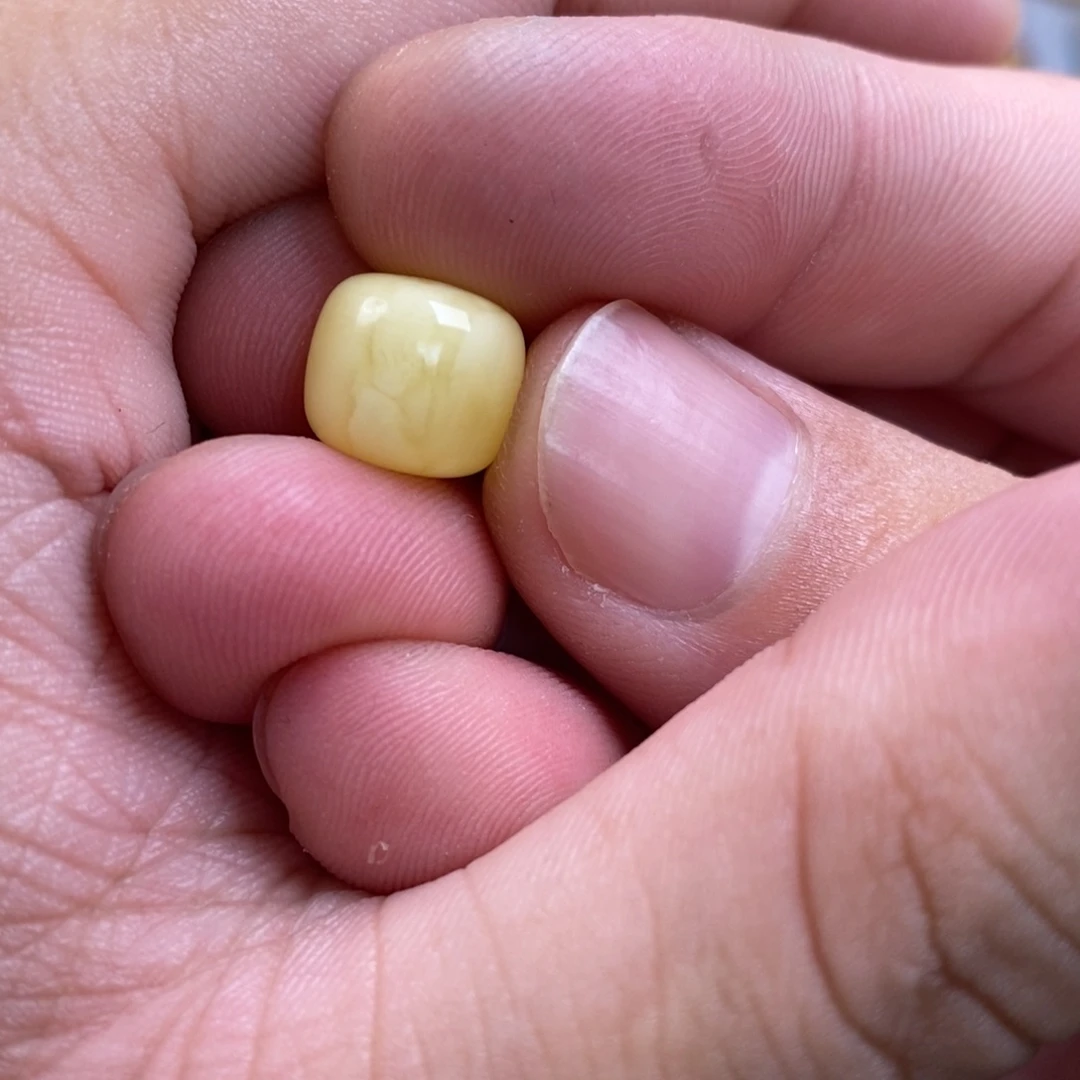 未镶嵌蜜蜡裸石'**c配饰