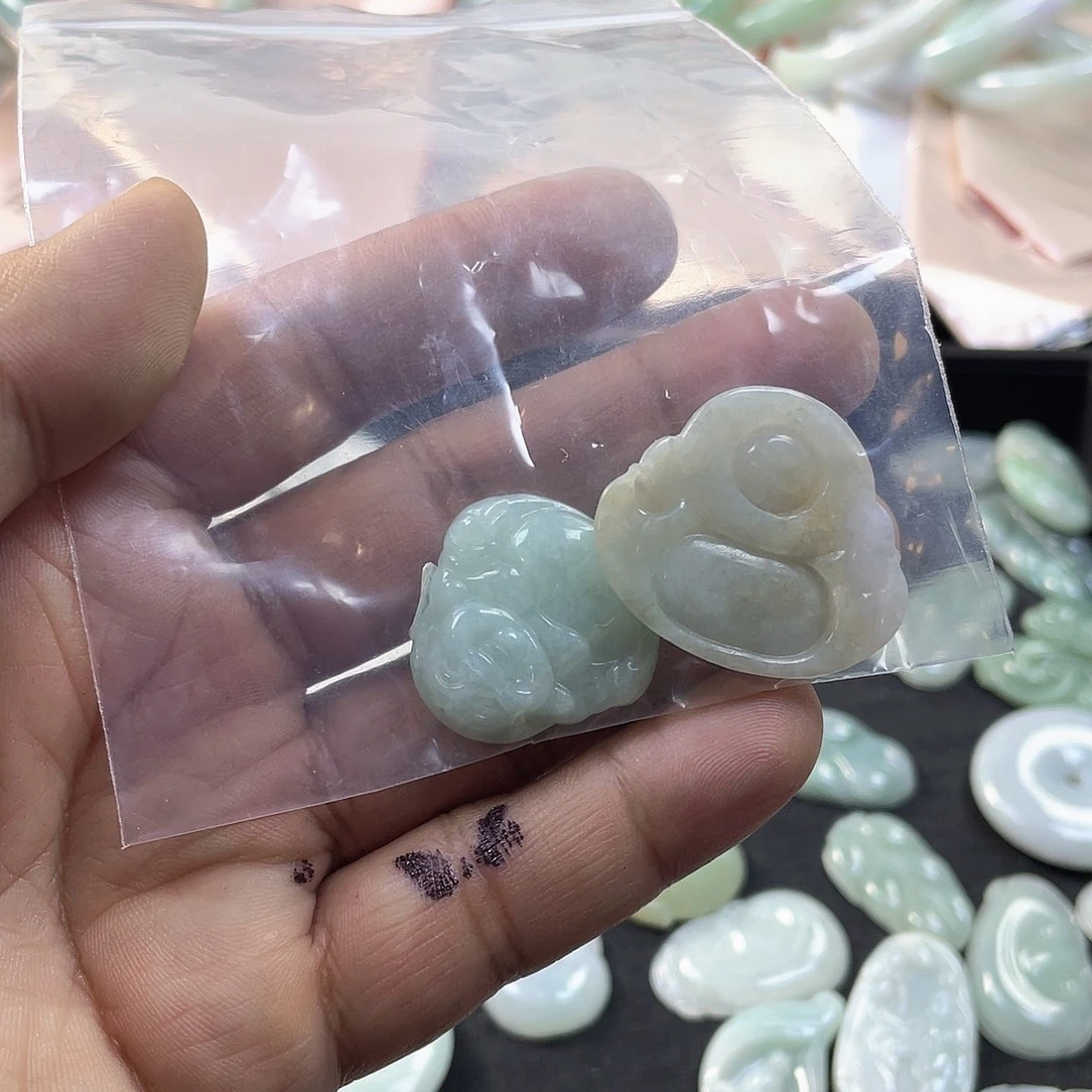 翡翠未镶嵌颈饰21号