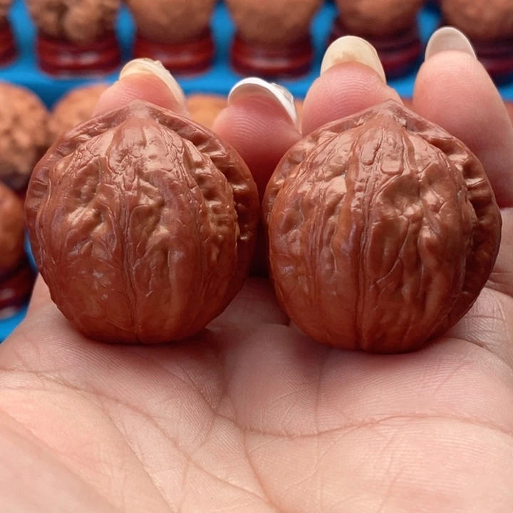 核桃精品文玩核桃手捻石虎