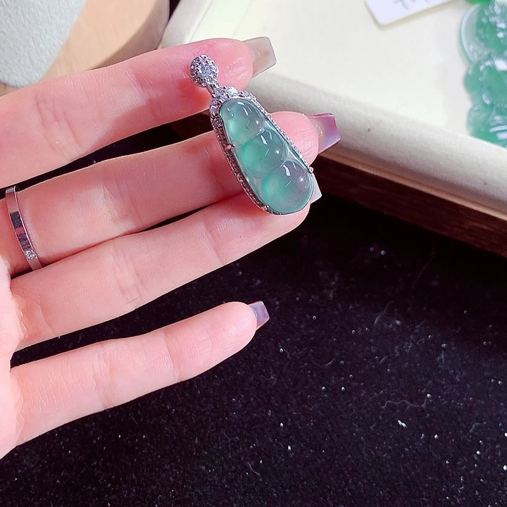 翡翠颈饰未镶嵌天然