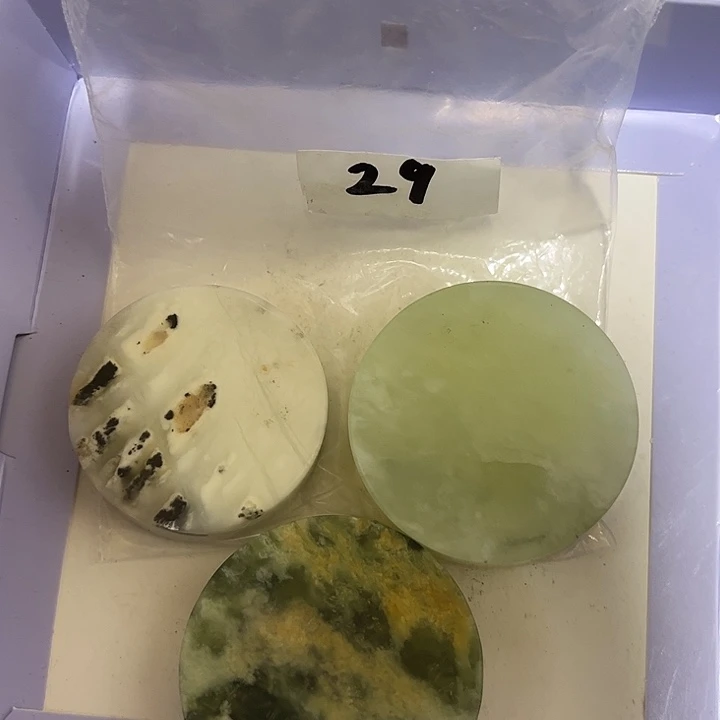 蛇纹石玉未镶嵌天然岫玉珠宝未镶嵌微瑕款