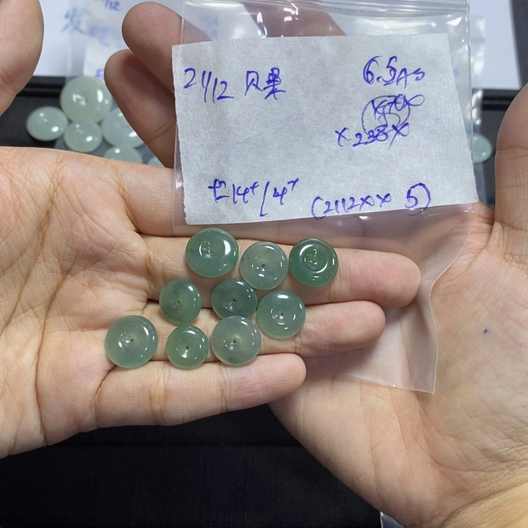 未镶嵌定制翡翠贝*平安扣