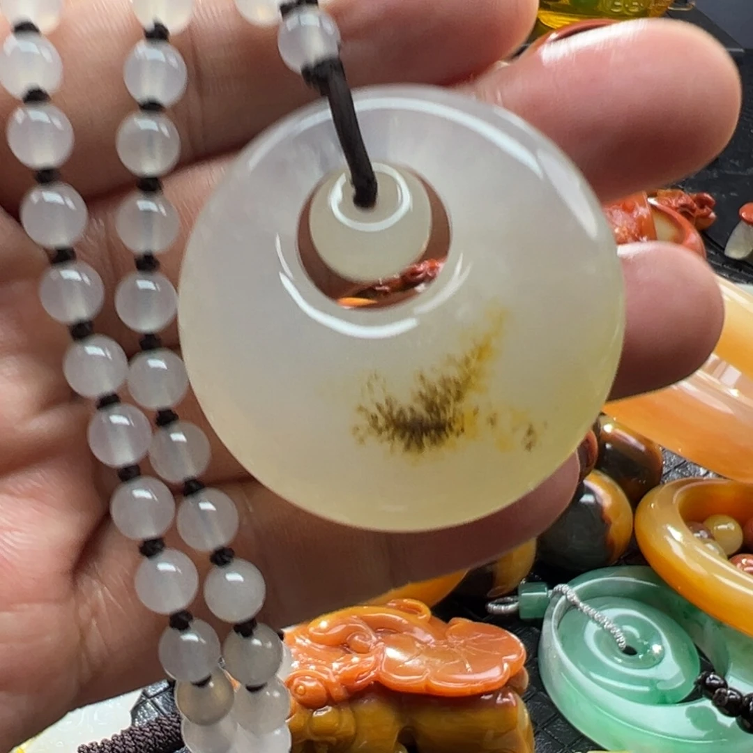 石英质玉未镶嵌颈饰