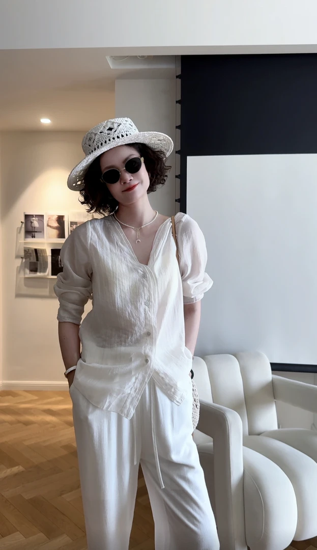 法式气质v领薄款长袖衬衫女2025新款夏季宽松设计感休闲防晒上衣