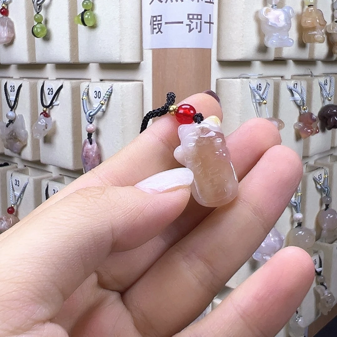 R****石英质玉未镶嵌颈饰