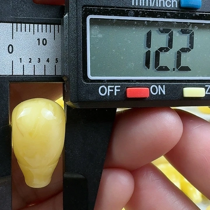 蜜蜡未镶嵌裸石18杂