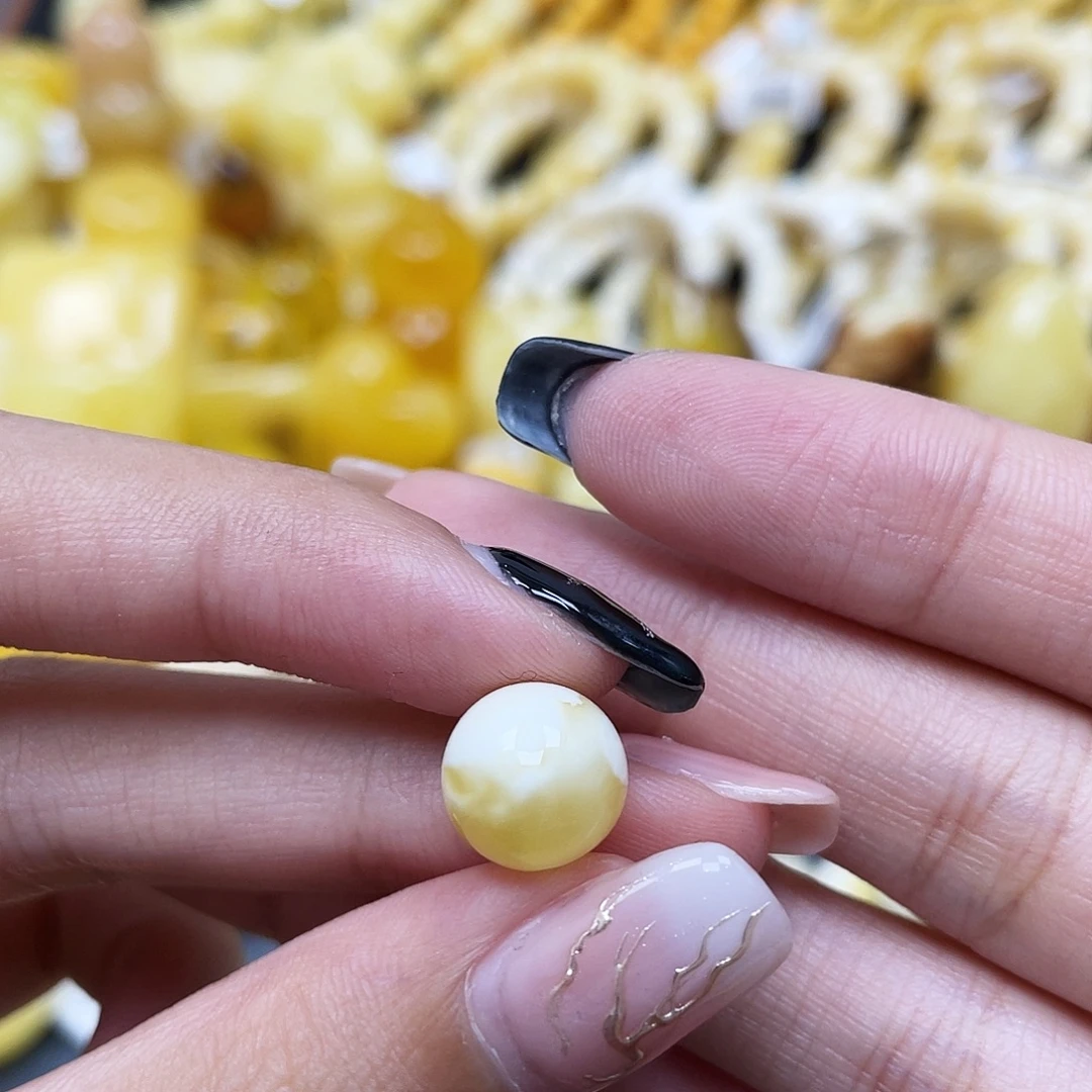 琥珀未镶嵌裸石10.5mm圆珠蜜蜡