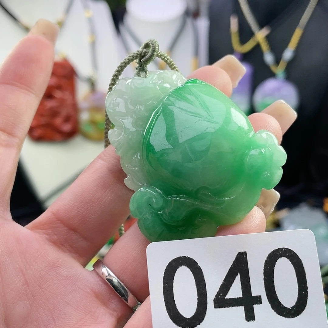 翡翠未镶嵌吊坠(赠链)