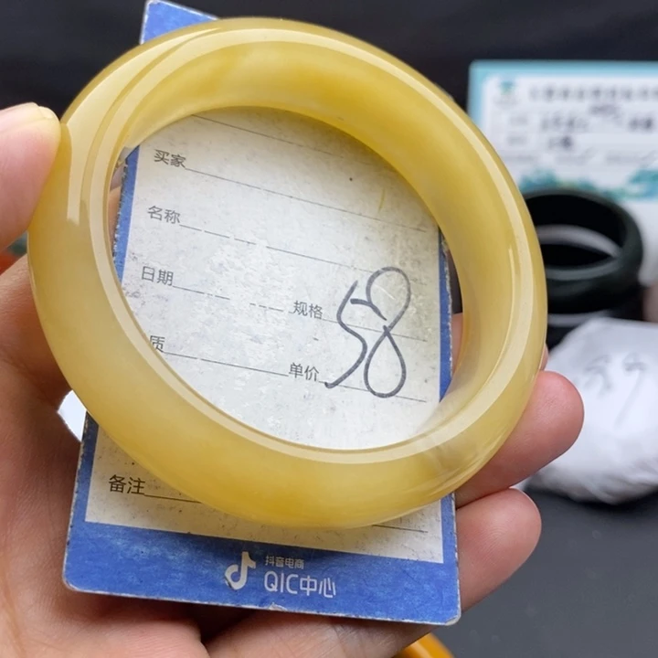 未镶嵌手镯石英质玉